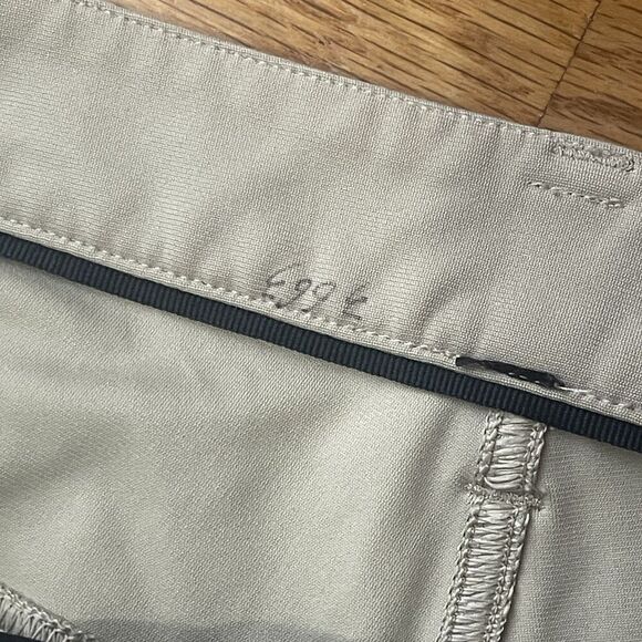 LULULEMON Lululemon ABC Pant Classic Size 31 Khaki 28” Inseam Warpstreme Active - Picture 9 of 11